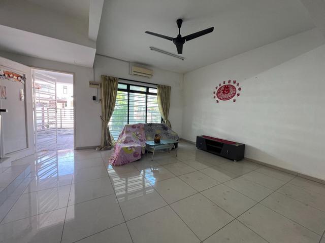 Terraced House for sale in Malaka