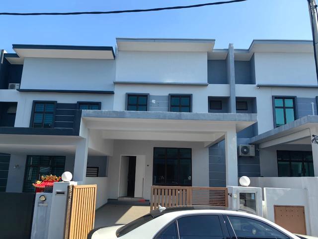 Terraced House for sale in Malaka