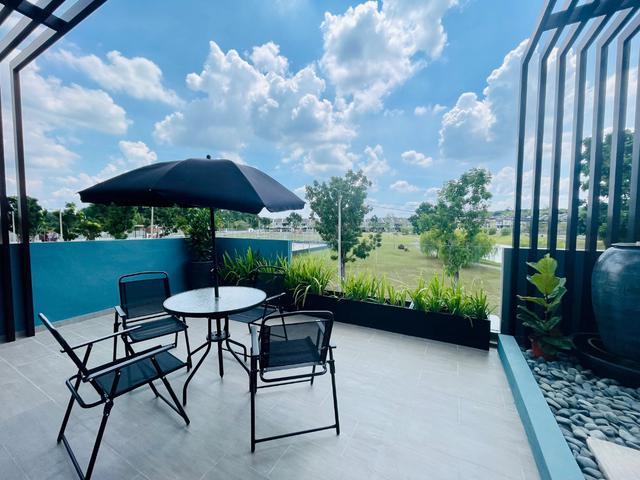 Terraced House for sale in Malaka