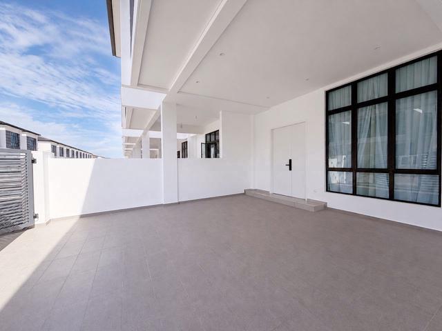 Terraced House for sale in Malaka
