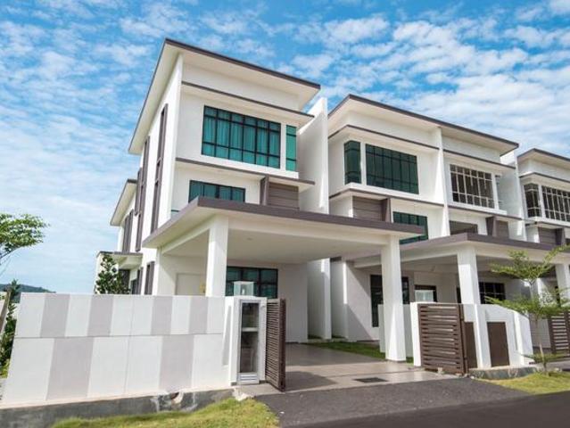 Terraced House for sale in Malaka