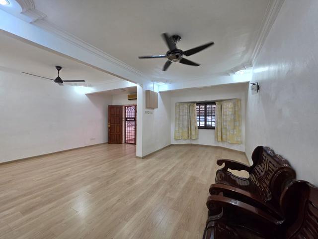 Terraced House for sale in Malaka