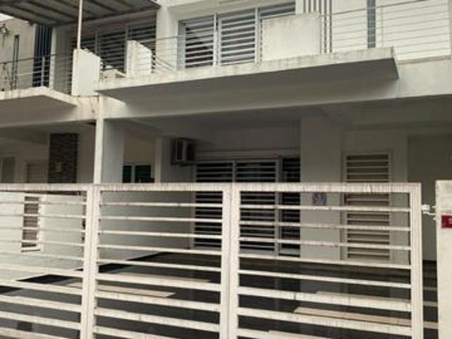 Terraced House for sale in Malaka