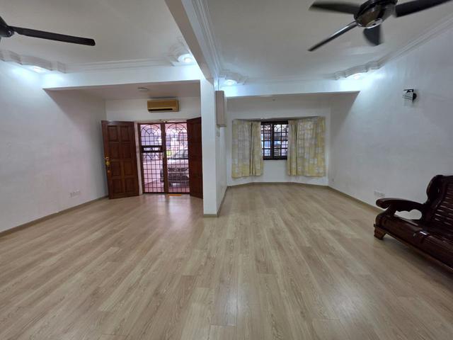 Terraced House for sale in Malaka