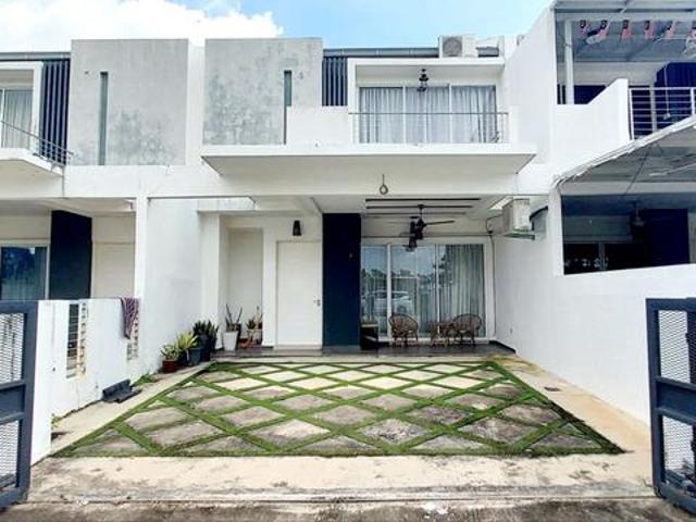 Terraced House for sale in Malaka