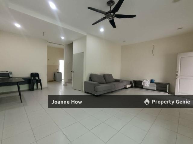 Terraced House for sale in Malaka