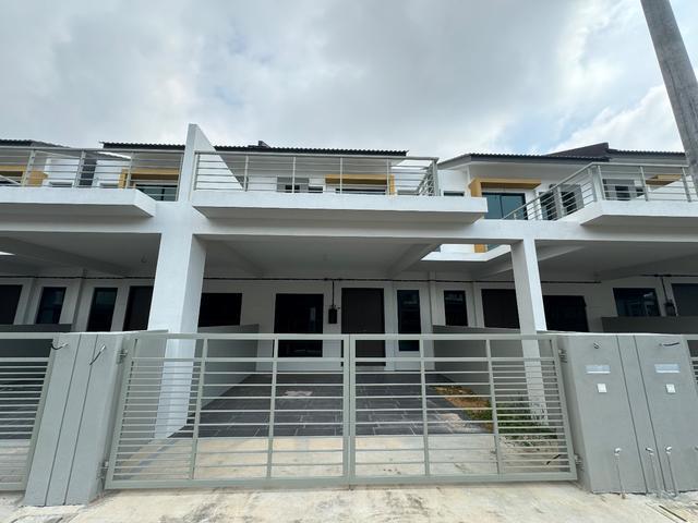 Terraced House for sale in Malaka