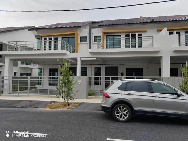 Terraced House for sale in Malaka