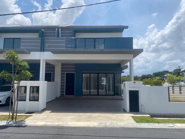 Terraced House for sale in Malaka
