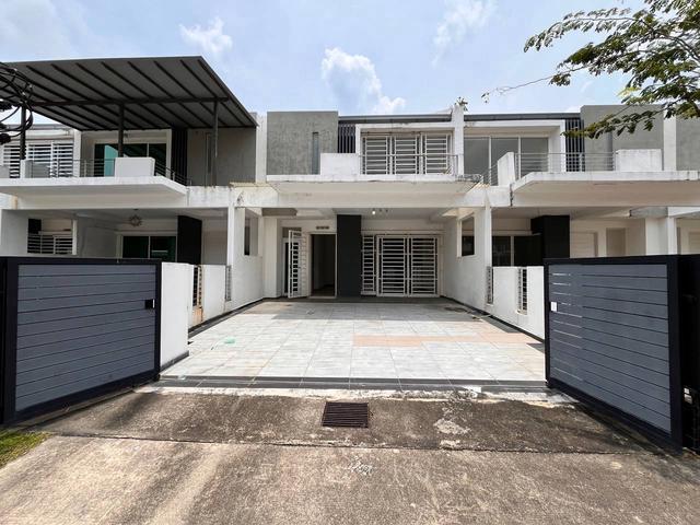 Terraced House for sale in Malaka