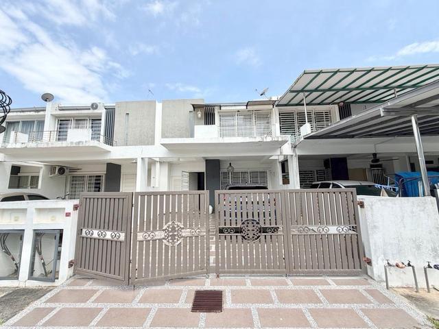 Terraced House for sale in Malaka