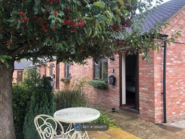 Studio for rent in Barton, Leicestershire