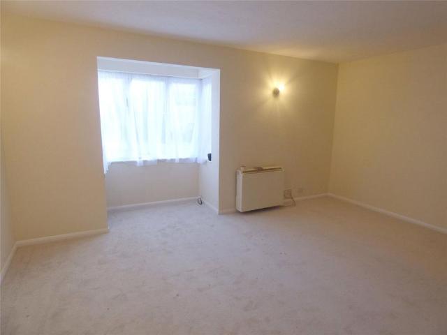 Apartment for rent in Burnt Oak, Greater London