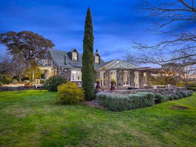 House for sale in Amphitheatre, Victoria