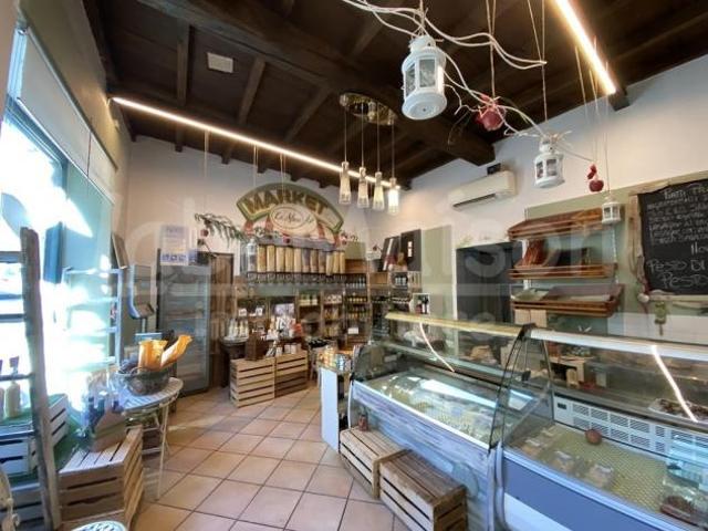 Locale Commerciale in affitto a Comunità Montana Valli del Verbano, Gavirate