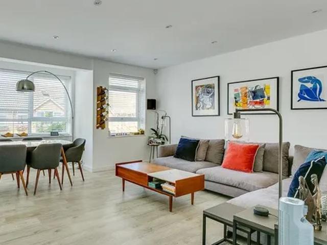 Apartment for rent in Dollis Hill, Greater London