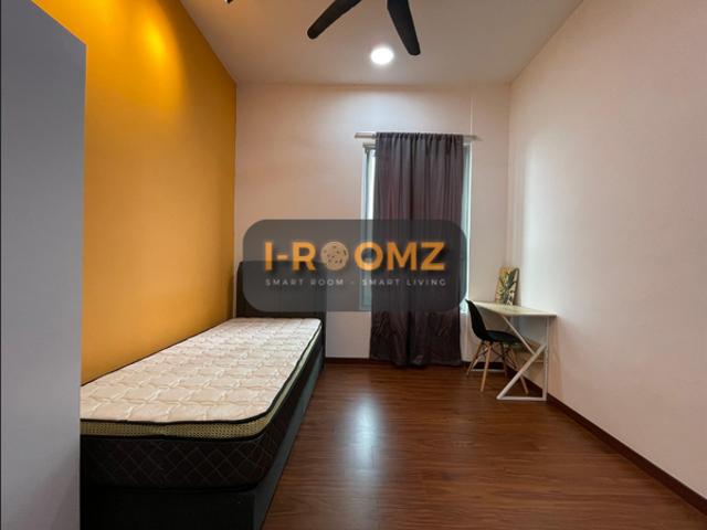 Room for rent in Petaling, Alam Impian