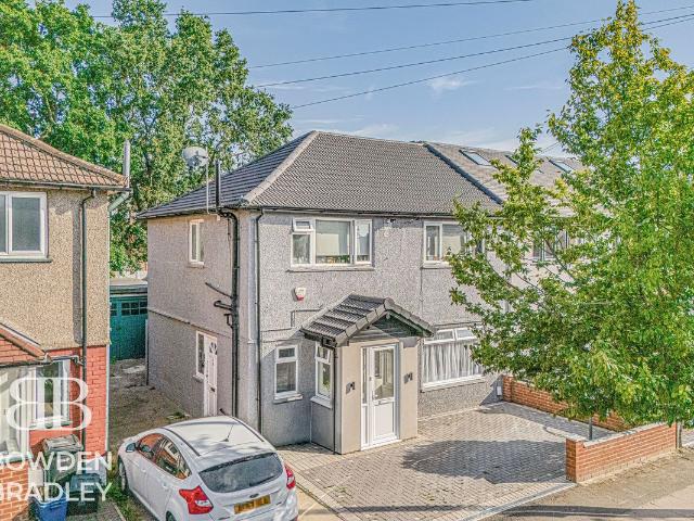 Apartment for rent in Gants Hill, Greater London