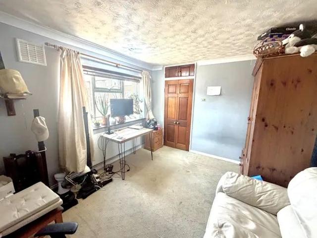 Apartment for rent in Clayhall, Greater London