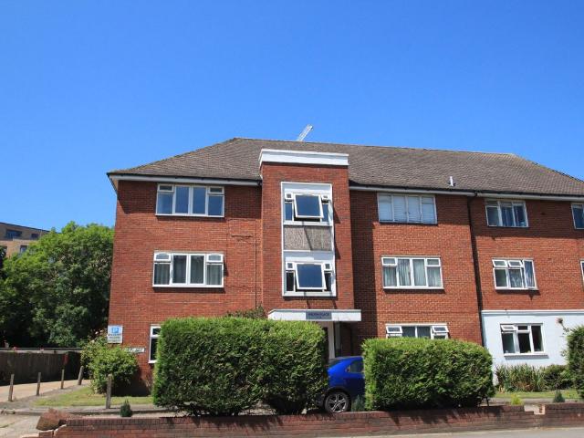 Apartment for rent in Greenhill, Greater London