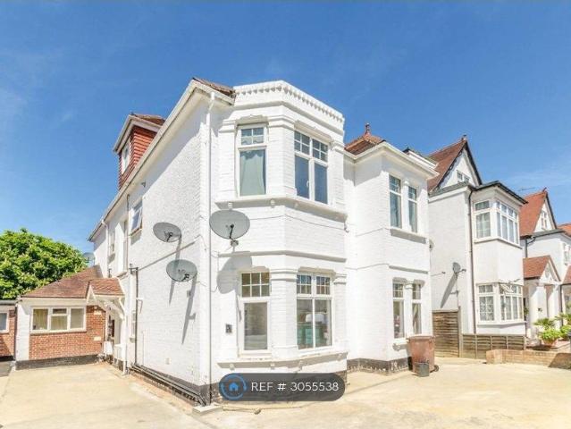 Apartment for rent in Kenton, Greater London