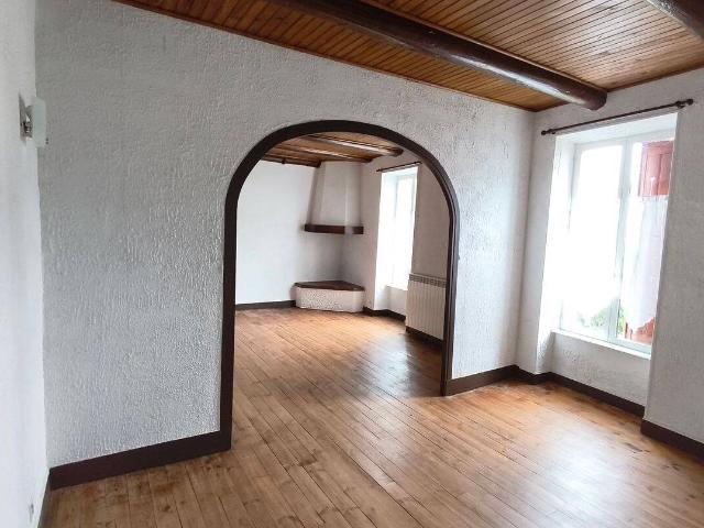 Maison location à Puy-de-Joux, Le Breuil-sur-Couze