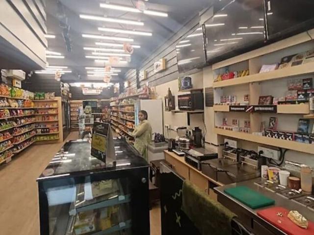 Commercial for rent in Deri