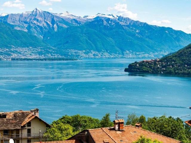 Locale Commerciale in vendita a Comunità Montana Valli del Verbano, Luino