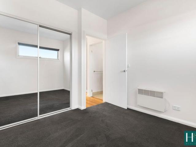 Townhouse for rent in Camerons Creek, Victoria