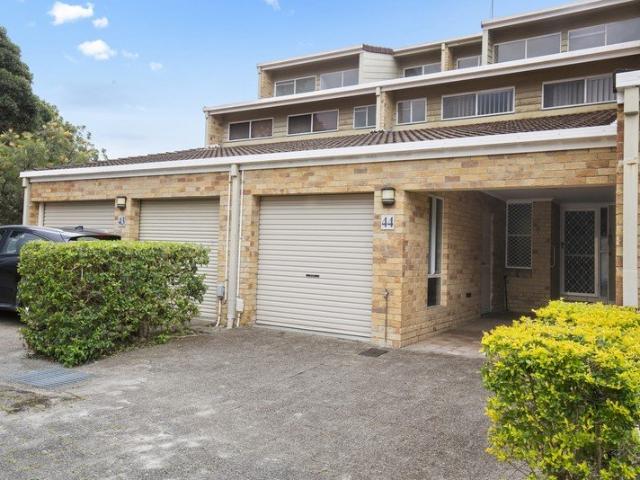 Townhouse for rent in Surfers Paradise, Gold Coast City