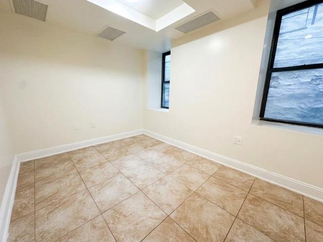 Room for rent in Arverne, New York