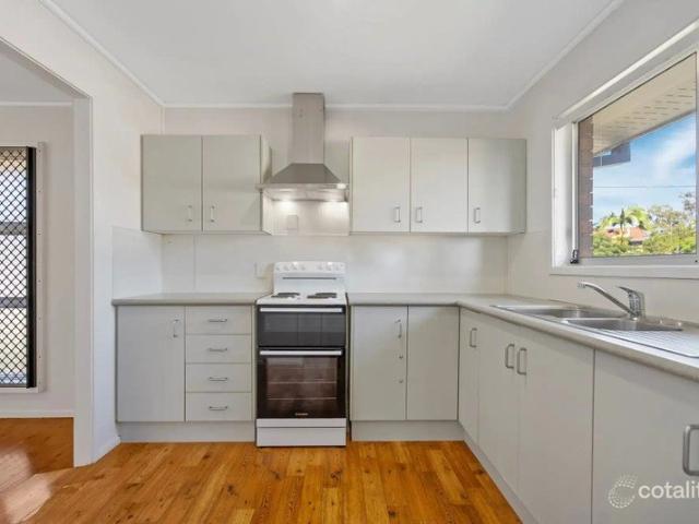 Cottage for sale in Molendinar, Gold Coast City