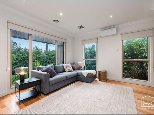 Townhouse for rent in Macleod, Melbourne