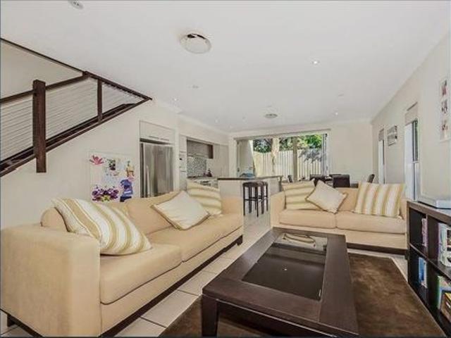 Townhouse for rent in Coorparoo, Greater Brisbane