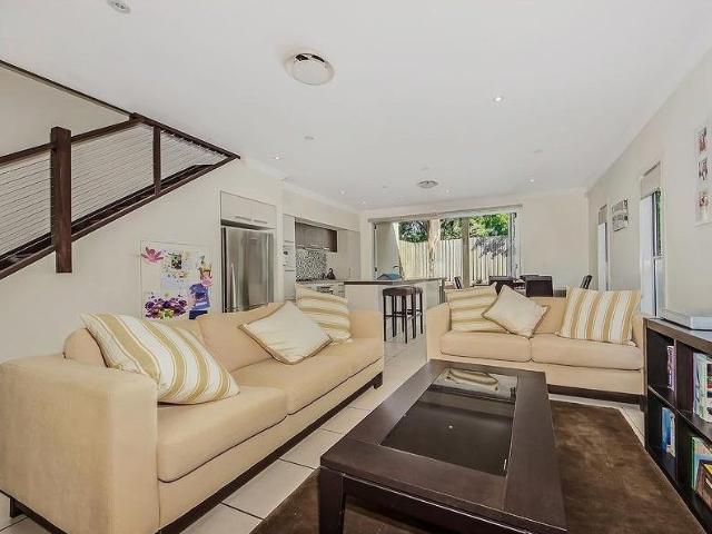 Townhouse for rent in Coorparoo, Greater Brisbane