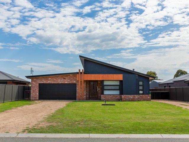 House for sale in Stratford, Victoria