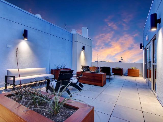 Apartment for rent in Canoga Park, California