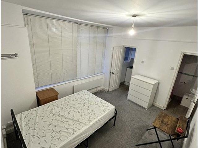 Room for rent in Surbiton, Greater London