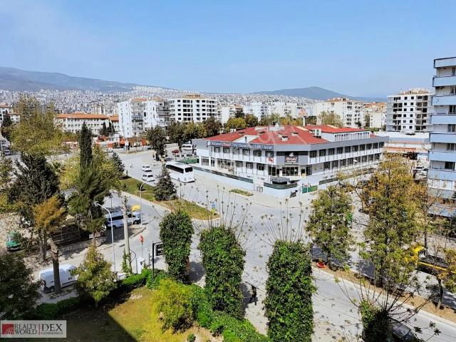 Bayrakli, İzmir içerisinde satılık mülk