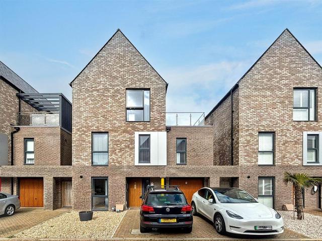 House for rent in Crumbles, Eastbourne