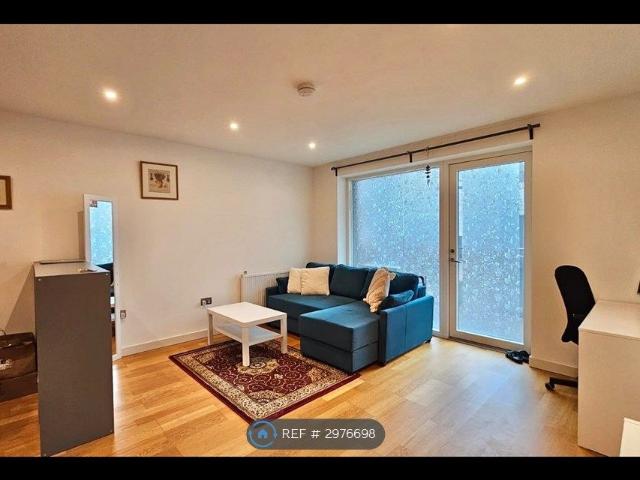 House for rent in London Borough of Ealing, Greater London