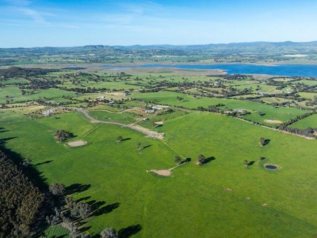 Cottage for sale in Table Top, New South Wales