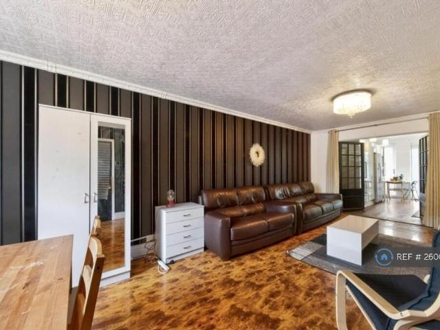 House for rent in Colney Hatch, Greater London