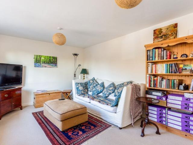 Apartment for rent in Marlborough, Easton Royal