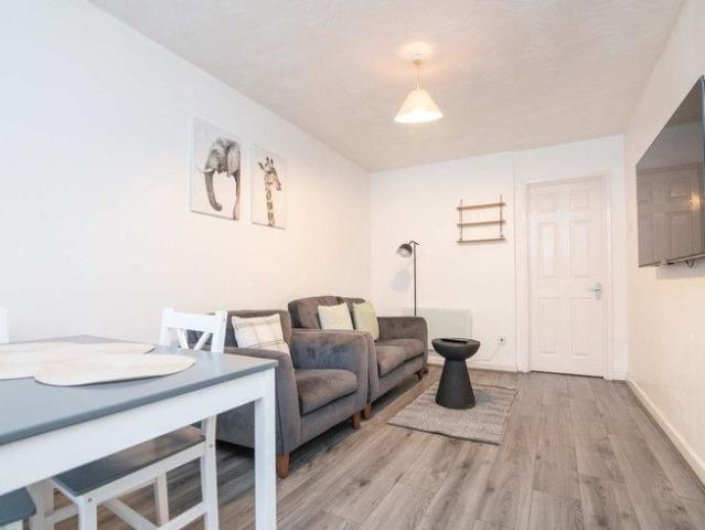 Apartment for rent in Sydenham, Green Close