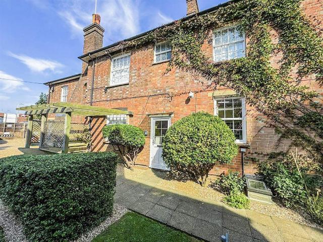 Apartment for rent in Cross In Hand, East Sussex