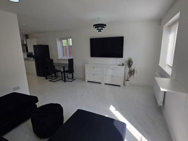 House for rent in Burnedge, Greater Manchester