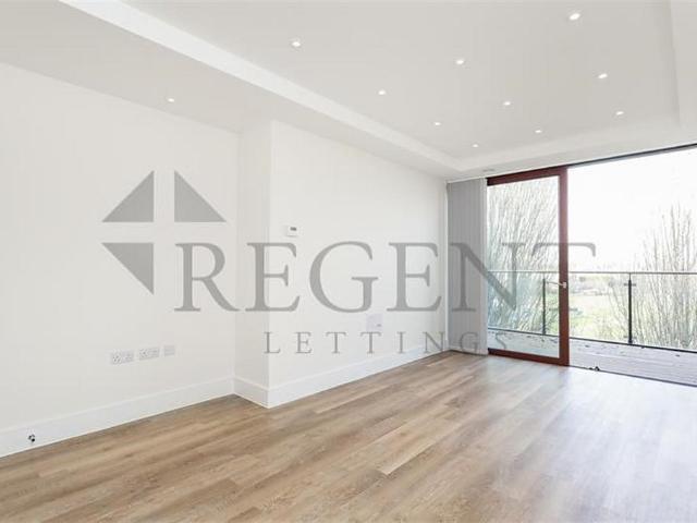 House for rent in Earlsfield, Greater London