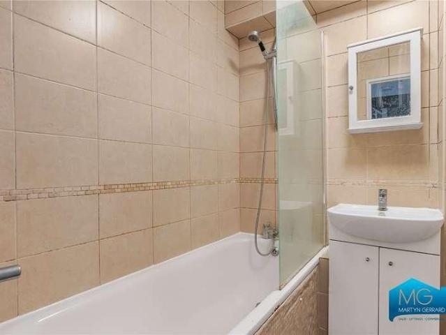 Apartment for rent in Holloway, Cat Hill