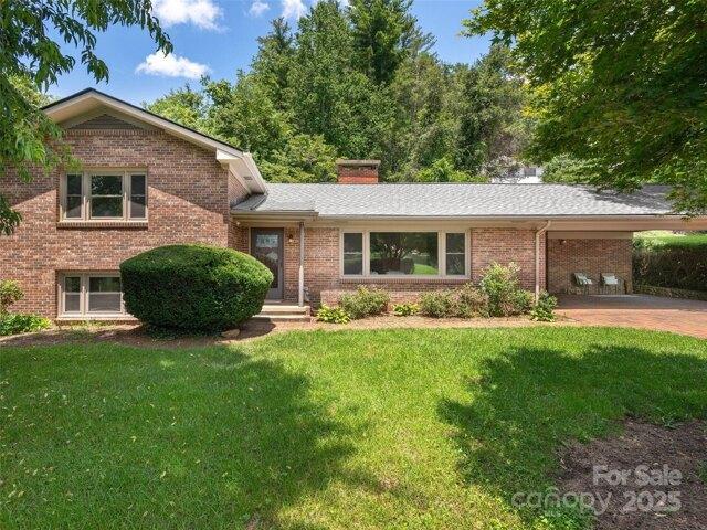 House for sale in Waynesville